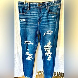 American Eagle High-Rise Distressed Jegging